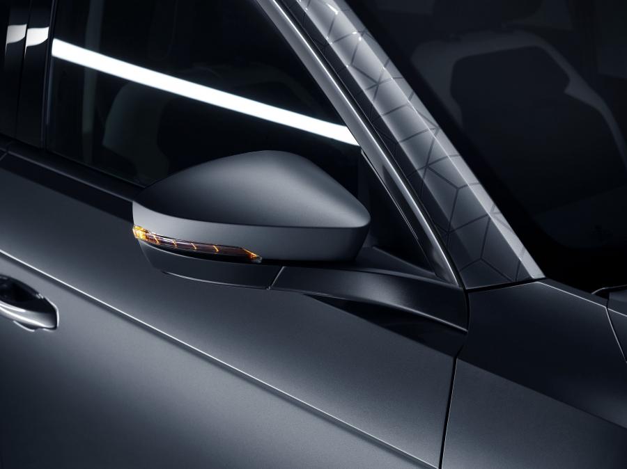 Детали экстерьера Volkswagen T-Roc Cyber 2017 года  (фото 3 из 7)